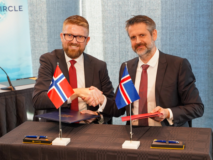 State secretary Eivind Vad Petersson and State secretary Martin Eyjólfsson signed the Memorandum of Understanding continuing a 10-year-long Arctic research collaboration between Iceland and Norway. Foto: Liv Anette Luane, The Royal Court.